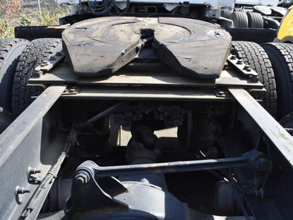 Day Cab Tractor-Heavy Duty Tractors-Volvo-2018-VNL64T300-Kent-WA-345,792\n\t\tmiles-$ 34,750 - Image 17