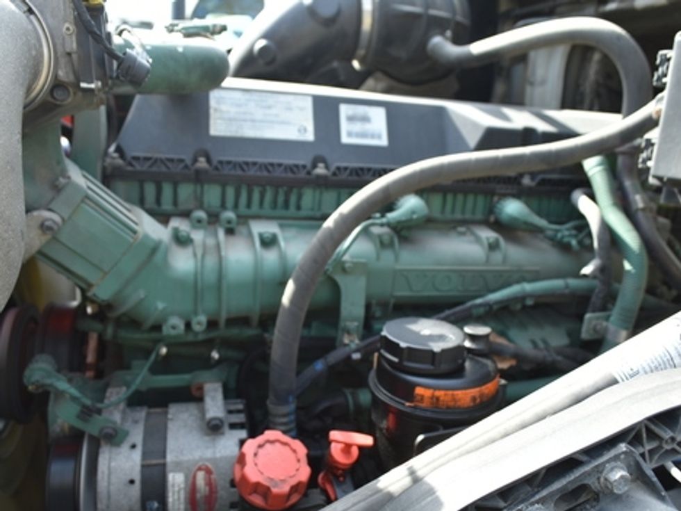 Day Cab Tractor-Heavy Duty Tractors-Volvo-2018-VNL64T300-Kent-WA-345,792\n\t\tmiles-$ 34,750 - Image 19