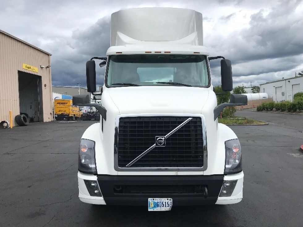 Day Cab Tractor-Heavy Duty Tractors-Volvo-2018-VNL64T300-Kent-WA-345,792\n\t\tmiles-$ 34,750 - Image 2