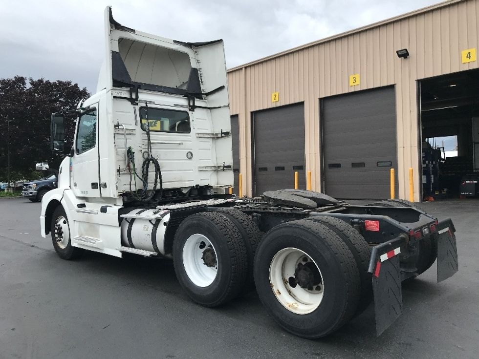 Day Cab Tractor-Heavy Duty Tractors-Volvo-2018-VNL64T300-Kent-WA-345,792\n\t\tmiles-$ 34,750 - Image 5