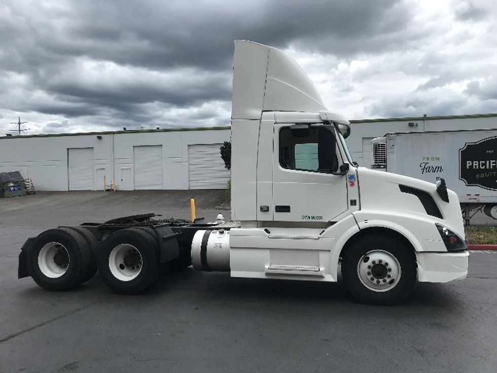Day Cab Tractor-Heavy Duty Tractors-Volvo-2018-VNL64T300-Kent-WA-345,792\n\t\tmiles-$ 34,750 - Image 8