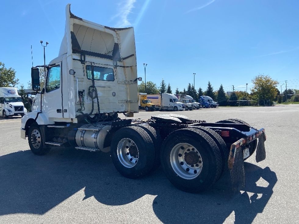 Day Cab Tractor-Heavy Duty Tractors-Volvo-2018-VNL64T300-Mississauga-ON-1,006,662\n\t\tkm-$ 32,250 - Image 5