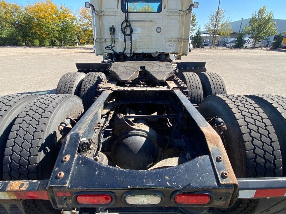 Day Cab Tractor-Heavy Duty Tractors-Volvo-2018-VNL64T300-Mississauga-ON-1,006,662\n\t\tkm-$ 32,250 - Image 6