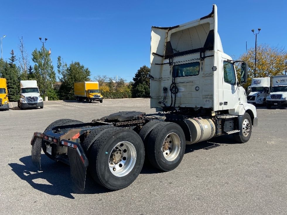 Day Cab Tractor-Heavy Duty Tractors-Volvo-2018-VNL64T300-Mississauga-ON-1,006,662\n\t\tkm-$ 32,250 - Image 7