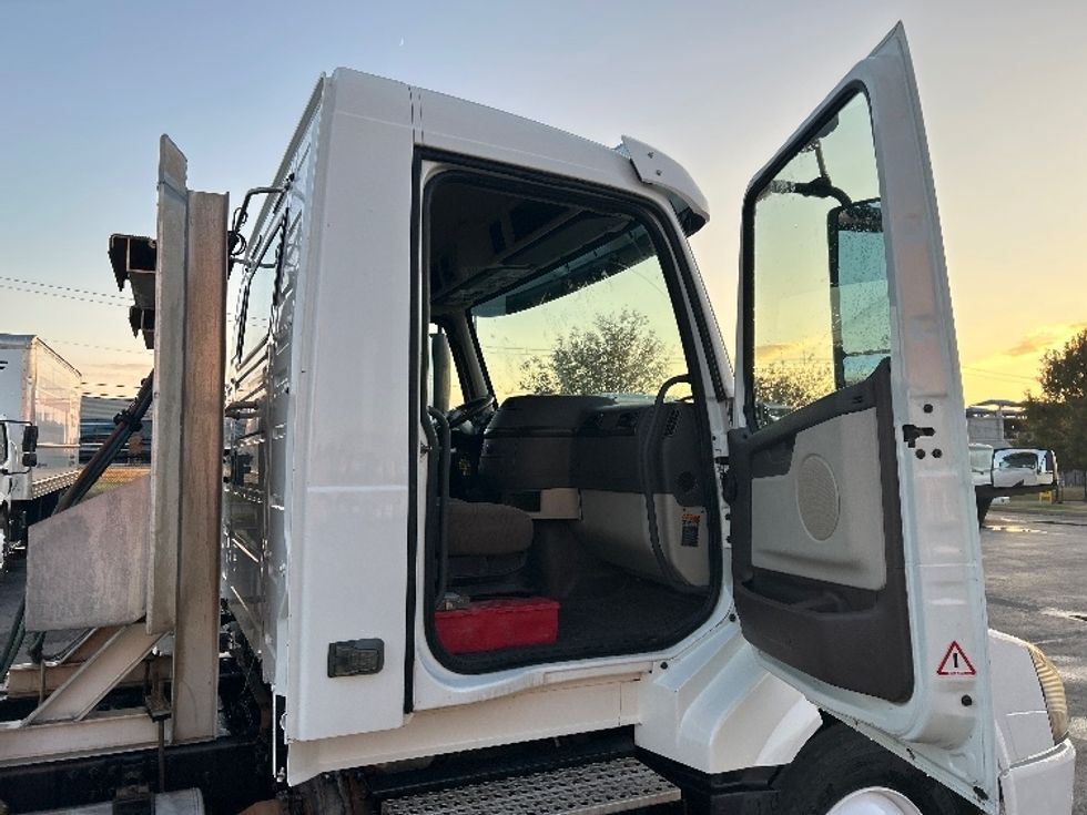 Day Cab Tractor-Heavy Duty Tractors-Volvo-2018-VNL64T300-Oklahoma City-OK-304,084\n\t\tmiles-$ 44,500 - Image 12