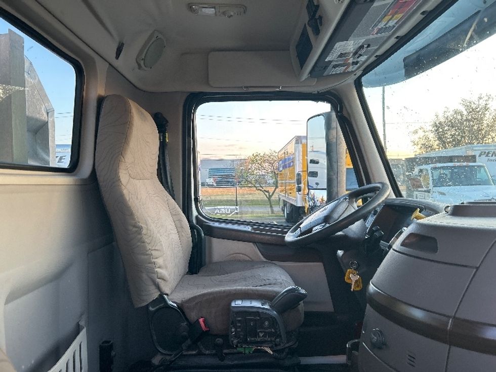 Day Cab Tractor-Heavy Duty Tractors-Volvo-2018-VNL64T300-Oklahoma City-OK-304,084\n\t\tmiles-$ 44,500 - Image 14