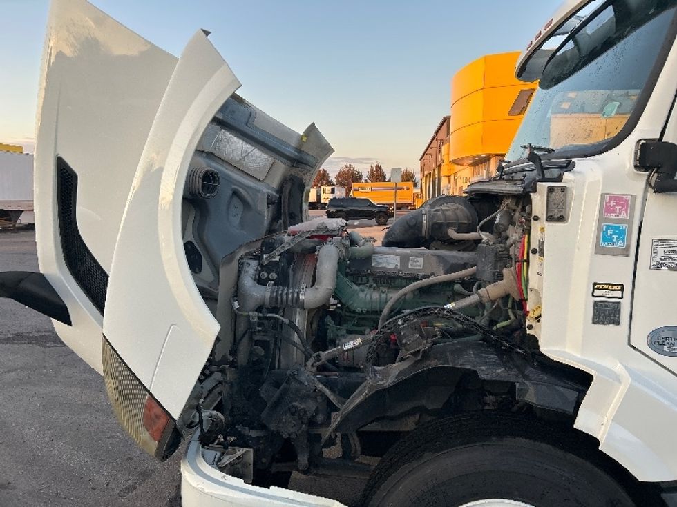 Day Cab Tractor-Heavy Duty Tractors-Volvo-2018-VNL64T300-Oklahoma City-OK-304,084\n\t\tmiles-$ 44,500 - Image 16