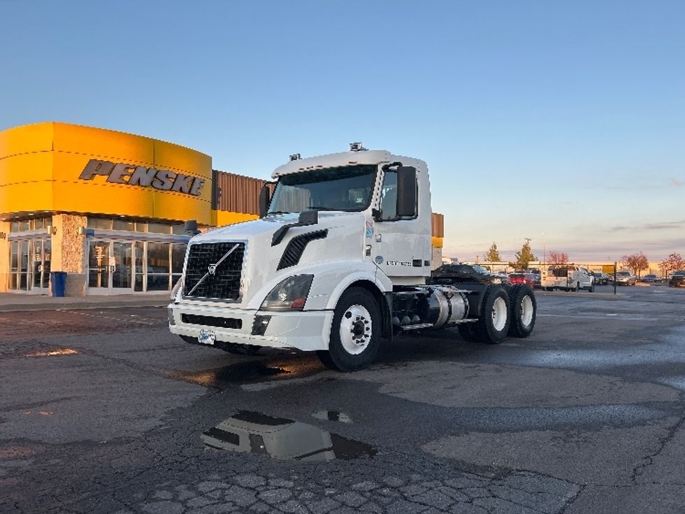 Day Cab Tractor-Heavy Duty Tractors-Volvo-2018-VNL64T300-Oklahoma City-OK-304,084\n\t\tmiles-$ 44,500 - Image 3