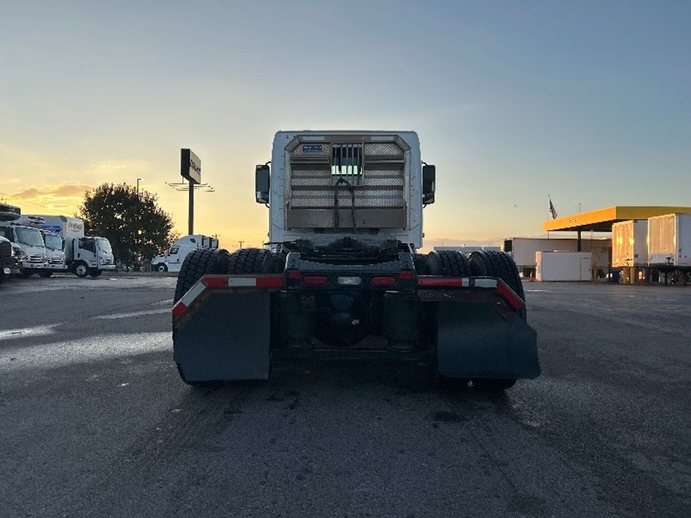 Day Cab Tractor-Heavy Duty Tractors-Volvo-2018-VNL64T300-Oklahoma City-OK-304,084\n\t\tmiles-$ 44,500 - Image 6