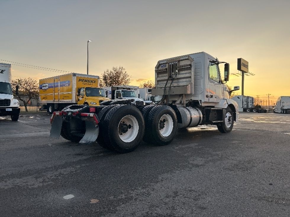 Day Cab Tractor-Heavy Duty Tractors-Volvo-2018-VNL64T300-Oklahoma City-OK-304,084\n\t\tmiles-$ 44,500 - Image 7