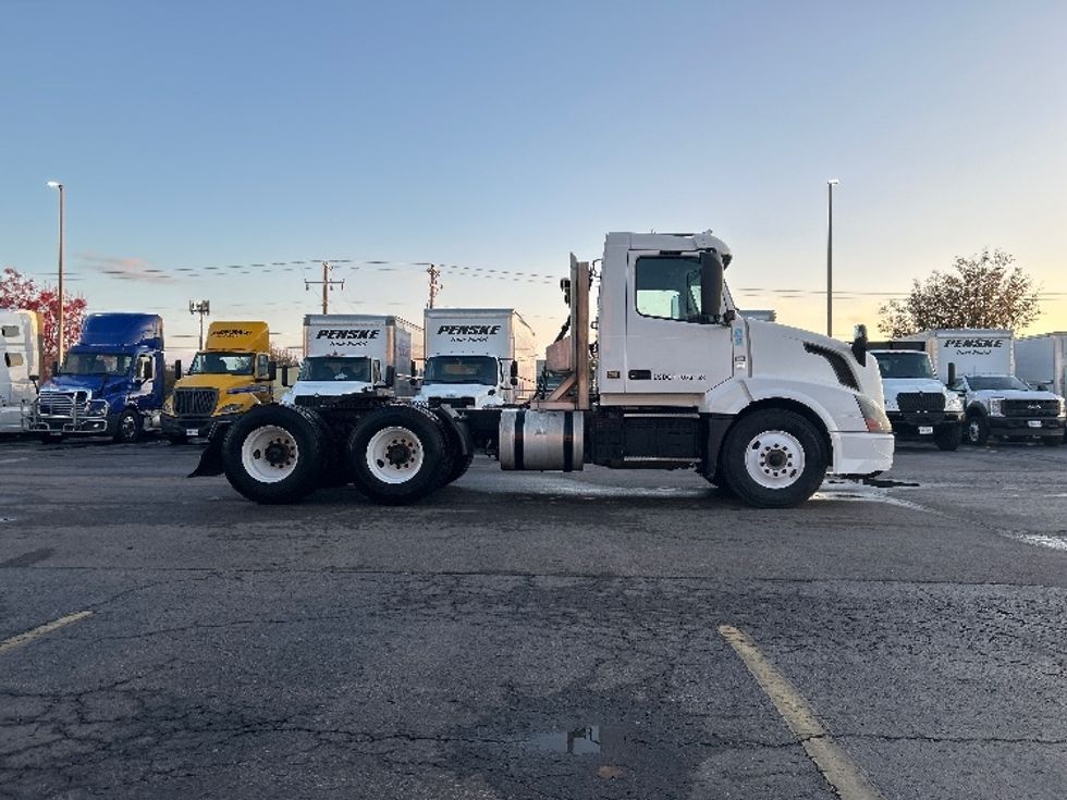 Day Cab Tractor-Heavy Duty Tractors-Volvo-2018-VNL64T300-Oklahoma City-OK-304,084\n\t\tmiles-$ 44,500 - Image 8