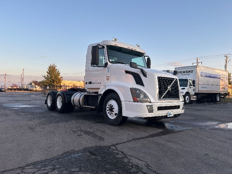 Day Cab Tractor-Heavy Duty Tractors-Volvo-2018-VNL64T300-Oklahoma City-OK-304,084\n\t\tmiles-$ 44,500 - Image 9