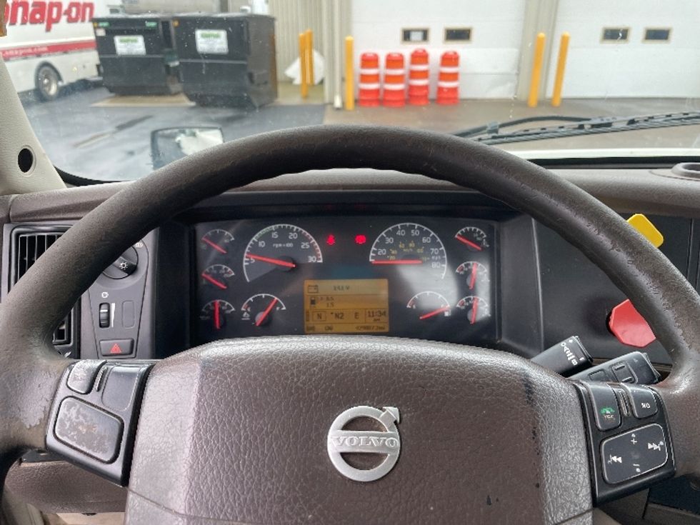 Day Cab Tractor-Heavy Duty Tractors-Volvo-2018-VNL64T300-Statesville-NC-429,887\n\t\tmiles-$ 42,500 - Image 11