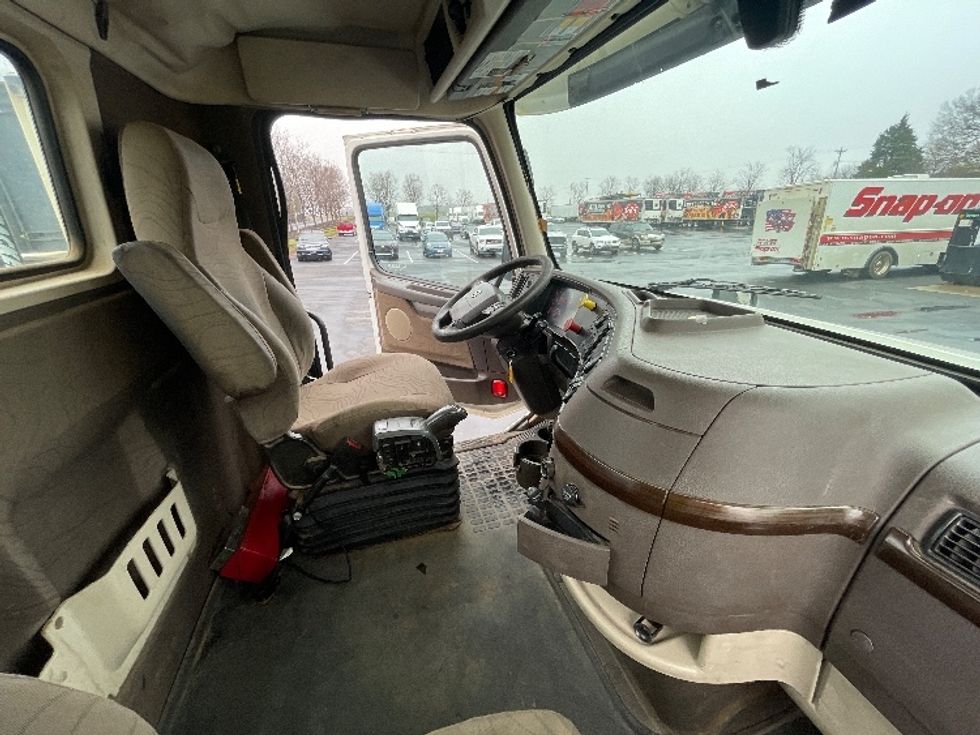 Day Cab Tractor-Heavy Duty Tractors-Volvo-2018-VNL64T300-Statesville-NC-429,887\n\t\tmiles-$ 42,500 - Image 14
