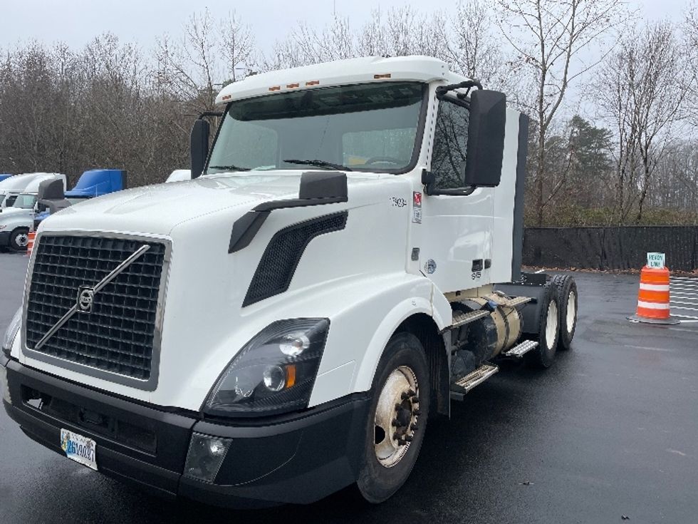 Day Cab Tractor-Heavy Duty Tractors-Volvo-2018-VNL64T300-Statesville-NC-429,887\n\t\tmiles-$ 42,500 - Image 3