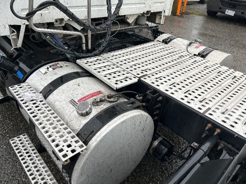 Day Cab Tractor-Heavy Duty Tractors-Volvo-2018-VNL64T300-Surrey-BC-498,989\n\t\tkm-$ 56,500 - Image 17