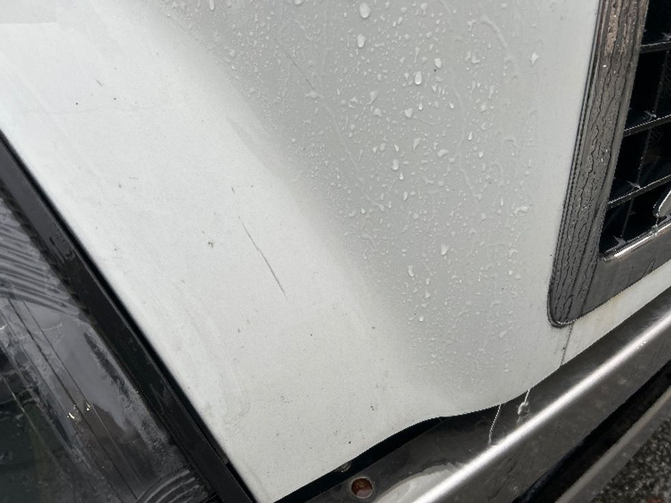 Day Cab Tractor-Heavy Duty Tractors-Volvo-2018-VNL64T300-Surrey-BC-498,989\n\t\tkm-$ 56,500 - Image 19