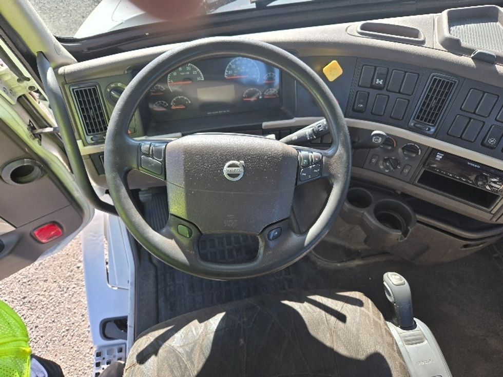 Day Cab Tractor-Heavy Duty Tractors-Volvo-2018-VNL64T300-Yakima-WA-173,741\n\t\tmiles-$ 50,500 - Image 11