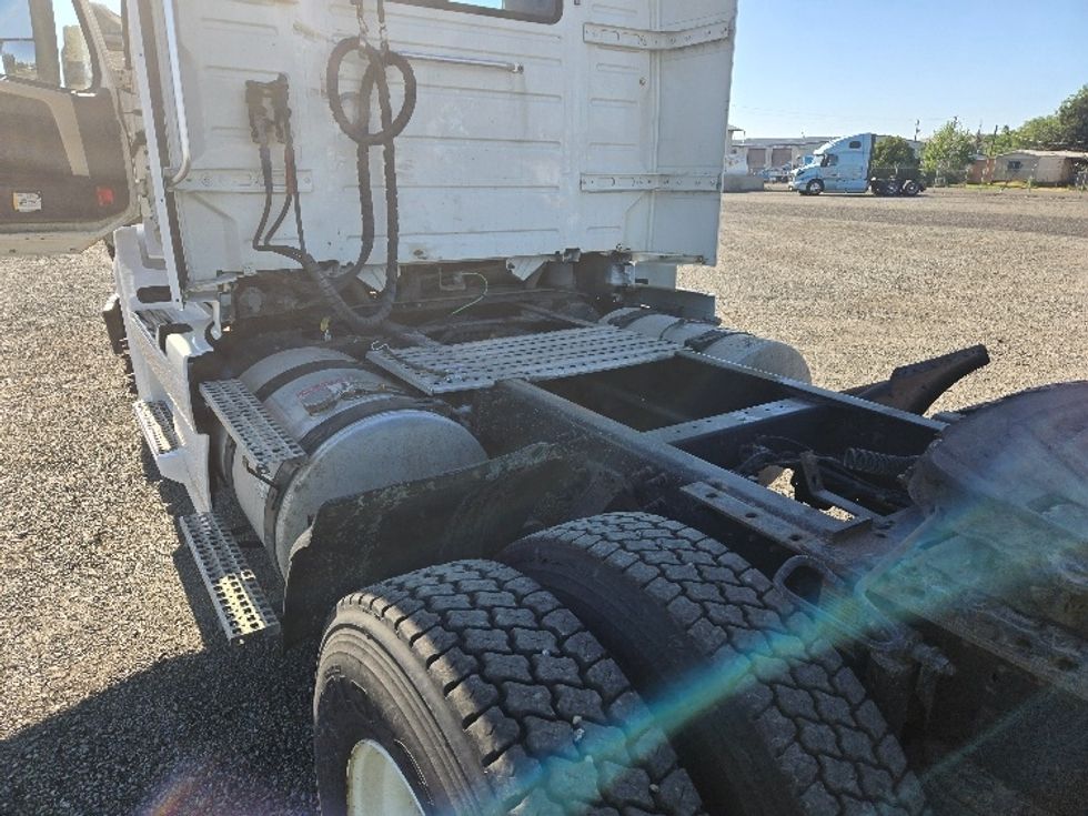 Day Cab Tractor-Heavy Duty Tractors-Volvo-2018-VNL64T300-Yakima-WA-173,741\n\t\tmiles-$ 50,500 - Image 17