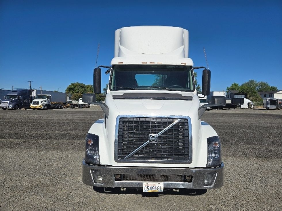 Day Cab Tractor-Heavy Duty Tractors-Volvo-2018-VNL64T300-Yakima-WA-173,741\n\t\tmiles-$ 50,500 - Image 2