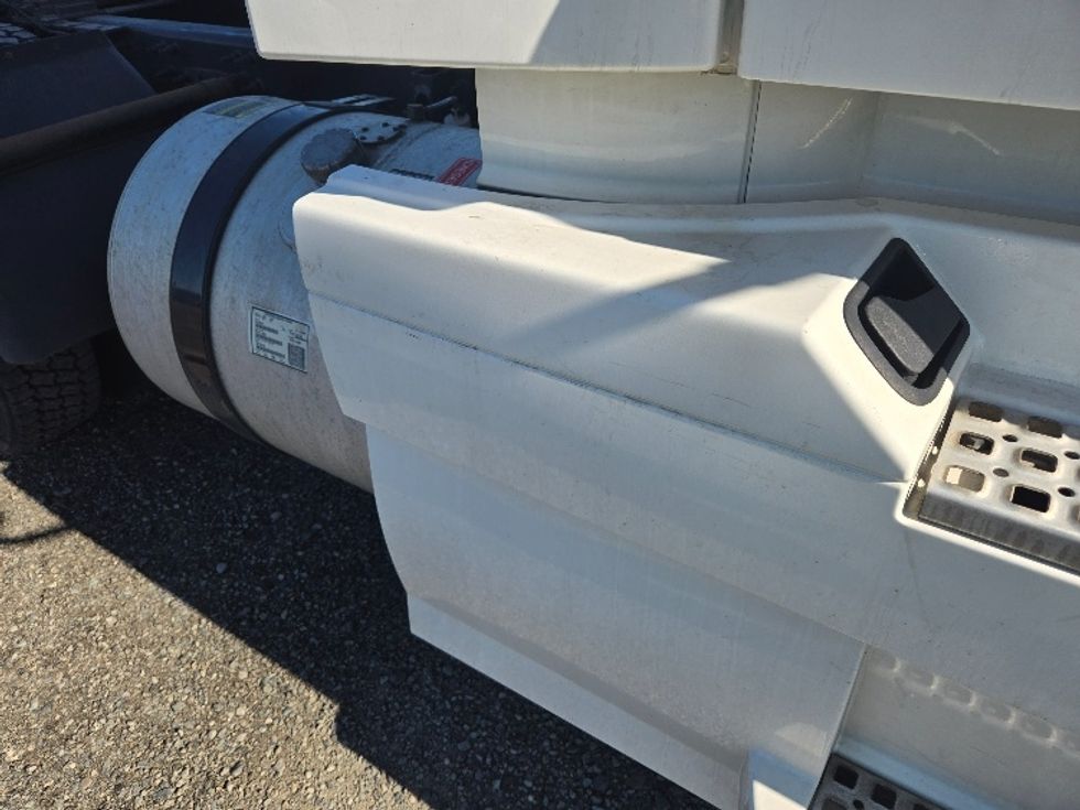 Day Cab Tractor-Heavy Duty Tractors-Volvo-2018-VNL64T300-Yakima-WA-173,741\n\t\tmiles-$ 50,500 - Image 20