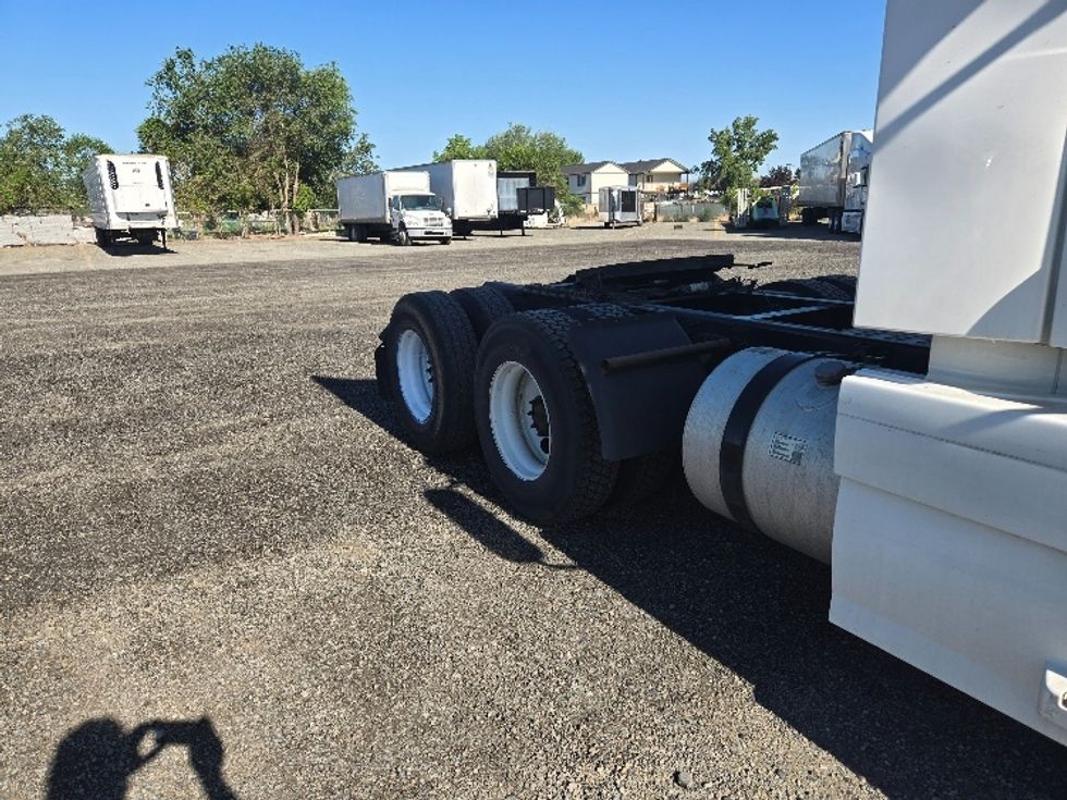 Day Cab Tractor-Heavy Duty Tractors-Volvo-2018-VNL64T300-Yakima-WA-173,741\n\t\tmiles-$ 50,500 - Image 21