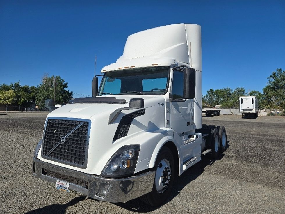 Day Cab Tractor-Heavy Duty Tractors-Volvo-2018-VNL64T300-Yakima-WA-173,741\n\t\tmiles-$ 50,500 - Image 3