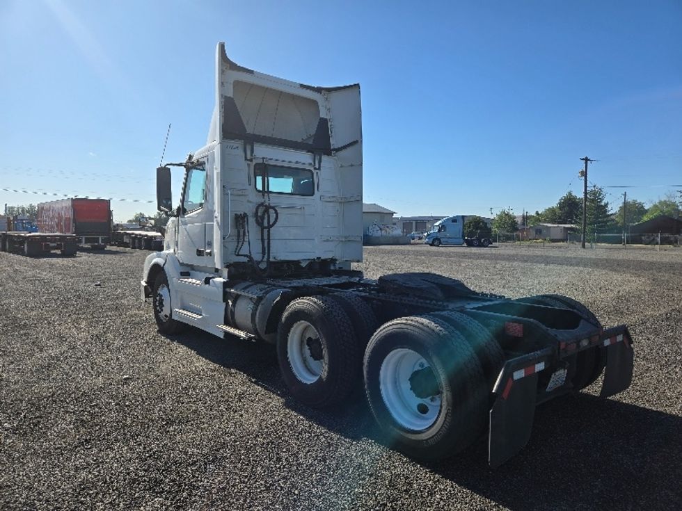 Day Cab Tractor-Heavy Duty Tractors-Volvo-2018-VNL64T300-Yakima-WA-173,741\n\t\tmiles-$ 50,500 - Image 5