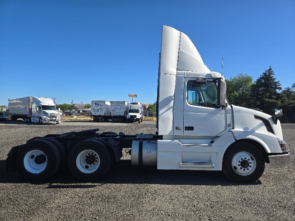 Day Cab Tractor-Heavy Duty Tractors-Volvo-2018-VNL64T300-Yakima-WA-173,741\n\t\tmiles-$ 50,500 - Image 8
