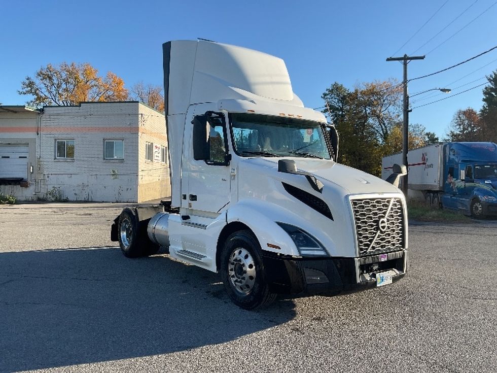 Day Cab Tractor-Heavy Duty Tractors-Volvo-2019-VNL42300-Albany-NY-404,499\n\t\tmiles-$ 26,750 - Image 1