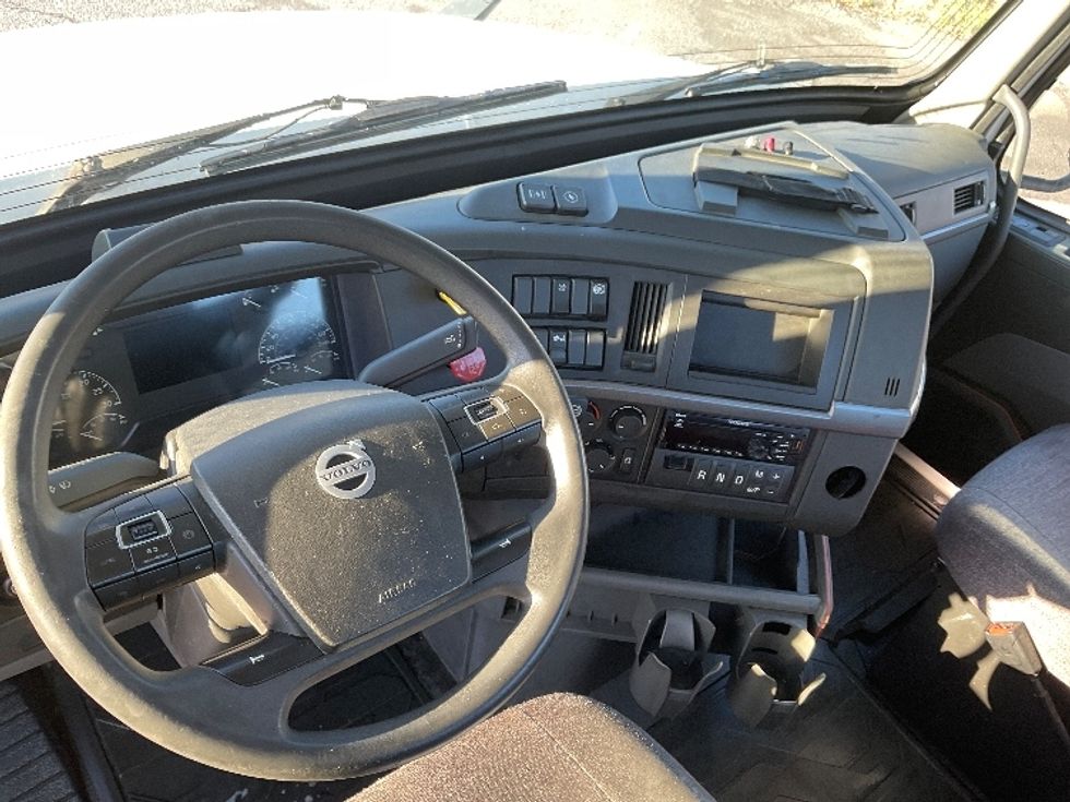 Day Cab Tractor-Heavy Duty Tractors-Volvo-2019-VNL42300-Albany-NY-404,499\n\t\tmiles-$ 26,750 - Image 10