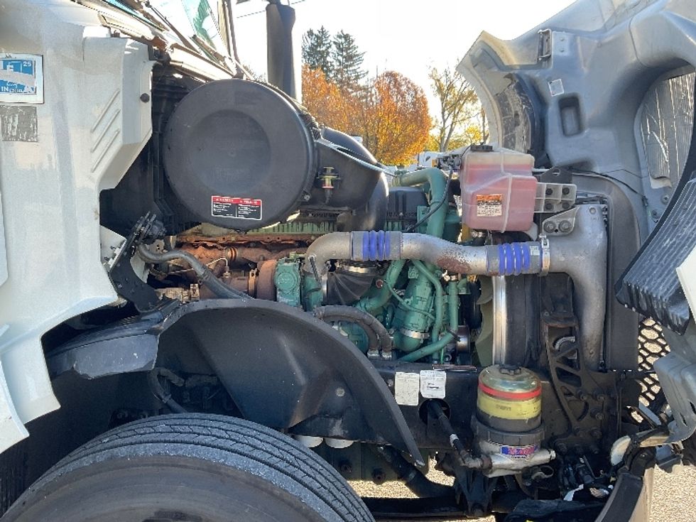 Day Cab Tractor-Heavy Duty Tractors-Volvo-2019-VNL42300-Albany-NY-404,499\n\t\tmiles-$ 26,750 - Image 15