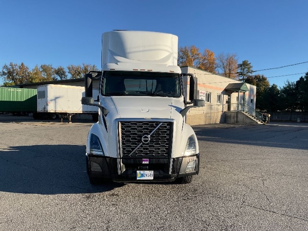 Day Cab Tractor-Heavy Duty Tractors-Volvo-2019-VNL42300-Albany-NY-404,499\n\t\tmiles-$ 26,750 - Image 2