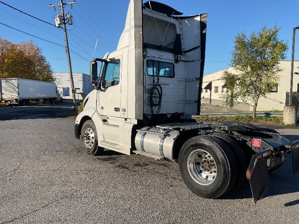 Day Cab Tractor-Heavy Duty Tractors-Volvo-2019-VNL42300-Albany-NY-404,499\n\t\tmiles-$ 26,750 - Image 5