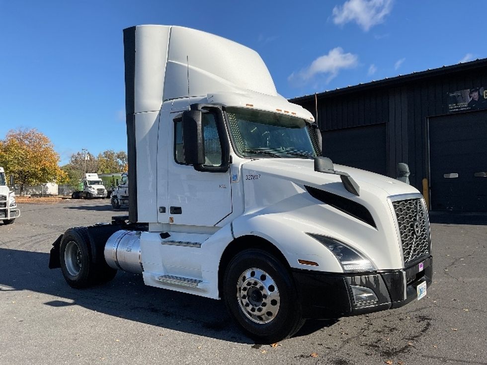 Day Cab Tractor-Heavy Duty Tractors-Volvo-2019-VNL42300-Albany-NY-416,557\n\t\tmiles-$ 26,250 - Image 1
