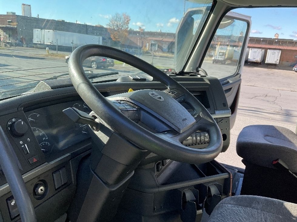 Day Cab Tractor-Heavy Duty Tractors-Volvo-2019-VNL42300-Albany-NY-416,557\n\t\tmiles-$ 26,250 - Image 10