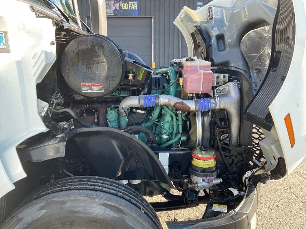 Day Cab Tractor-Heavy Duty Tractors-Volvo-2019-VNL42300-Albany-NY-416,557\n\t\tmiles-$ 26,250 - Image 15