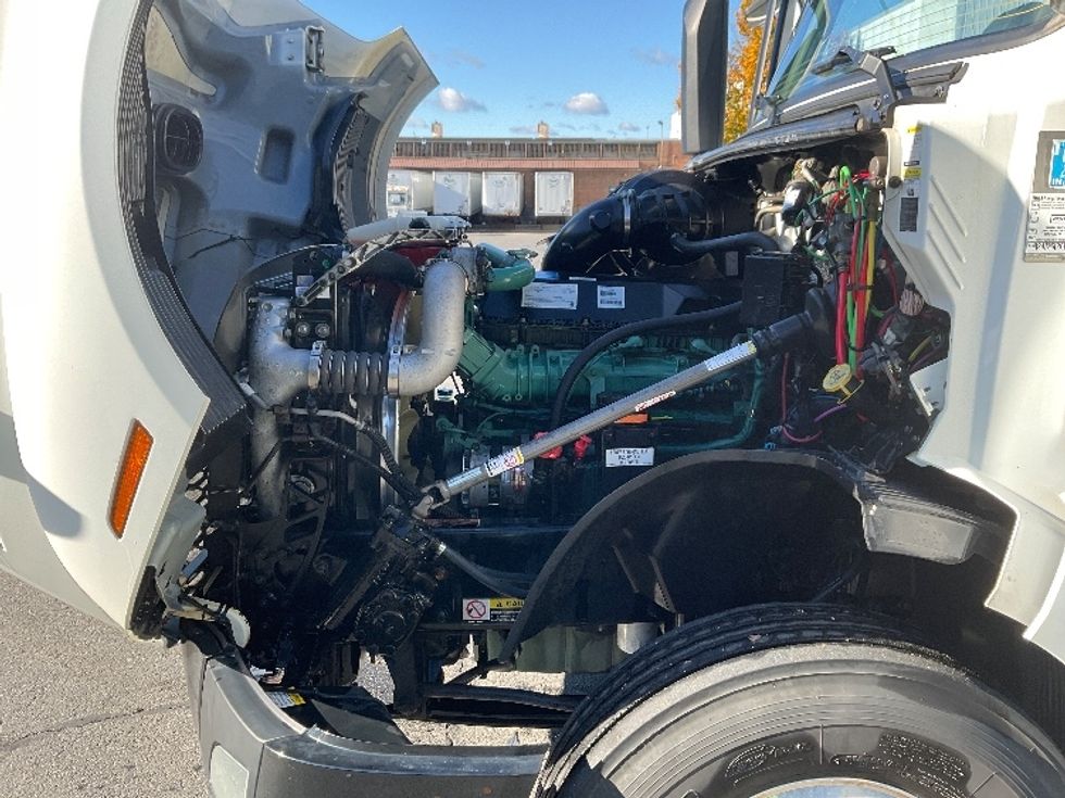 Day Cab Tractor-Heavy Duty Tractors-Volvo-2019-VNL42300-Albany-NY-416,557\n\t\tmiles-$ 26,250 - Image 16