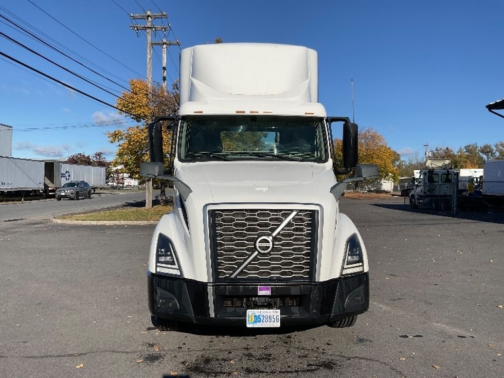 Day Cab Tractor-Heavy Duty Tractors-Volvo-2019-VNL42300-Albany-NY-416,557\n\t\tmiles-$ 26,250 - Image 2