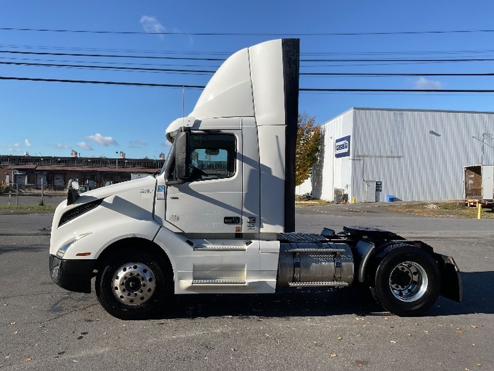 Day Cab Tractor-Heavy Duty Tractors-Volvo-2019-VNL42300-Albany-NY-416,557\n\t\tmiles-$ 26,250 - Image 4