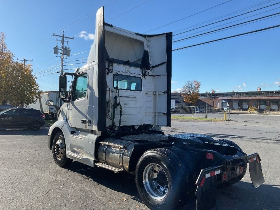Day Cab Tractor-Heavy Duty Tractors-Volvo-2019-VNL42300-Albany-NY-416,557\n\t\tmiles-$ 26,250 - Image 5