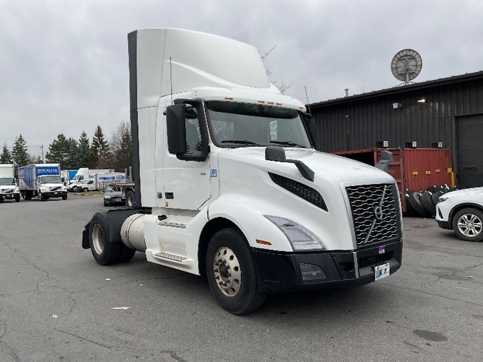 Day Cab Tractor-Heavy Duty Tractors-Volvo-2019-VNL42300-Albany-NY-444,919\n\t\tmiles-$ 24,750 - Image 1