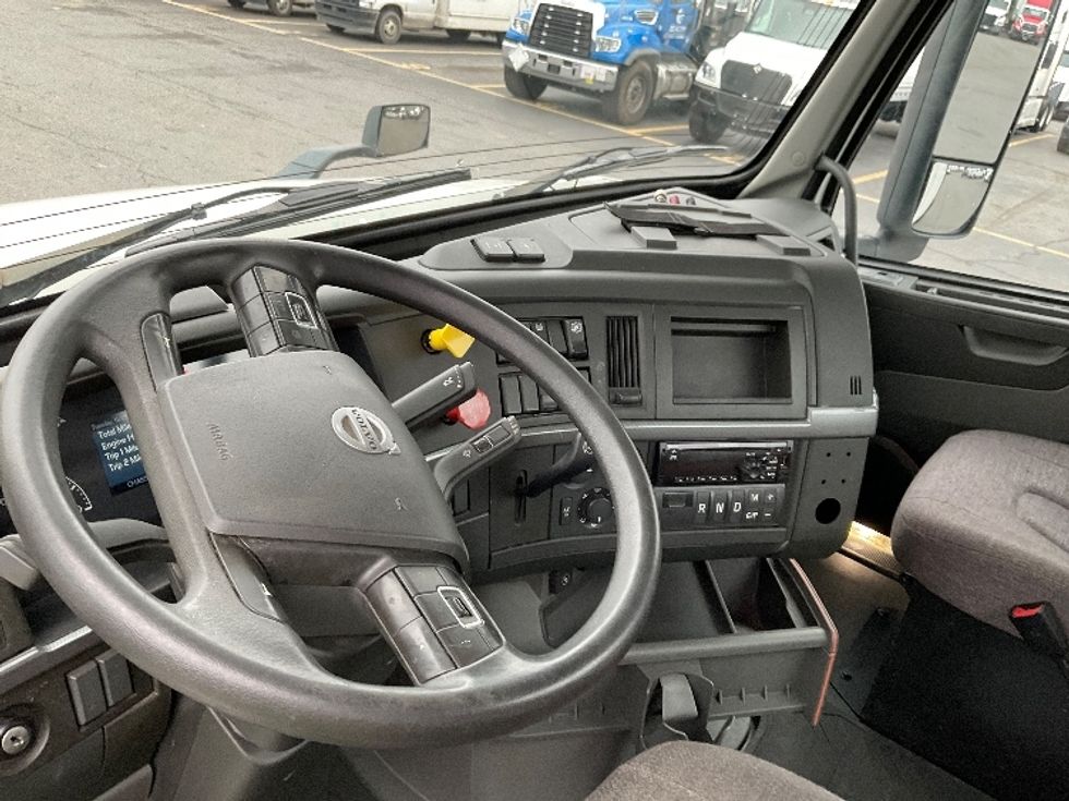 Day Cab Tractor-Heavy Duty Tractors-Volvo-2019-VNL42300-Albany-NY-444,919\n\t\tmiles-$ 24,750 - Image 10