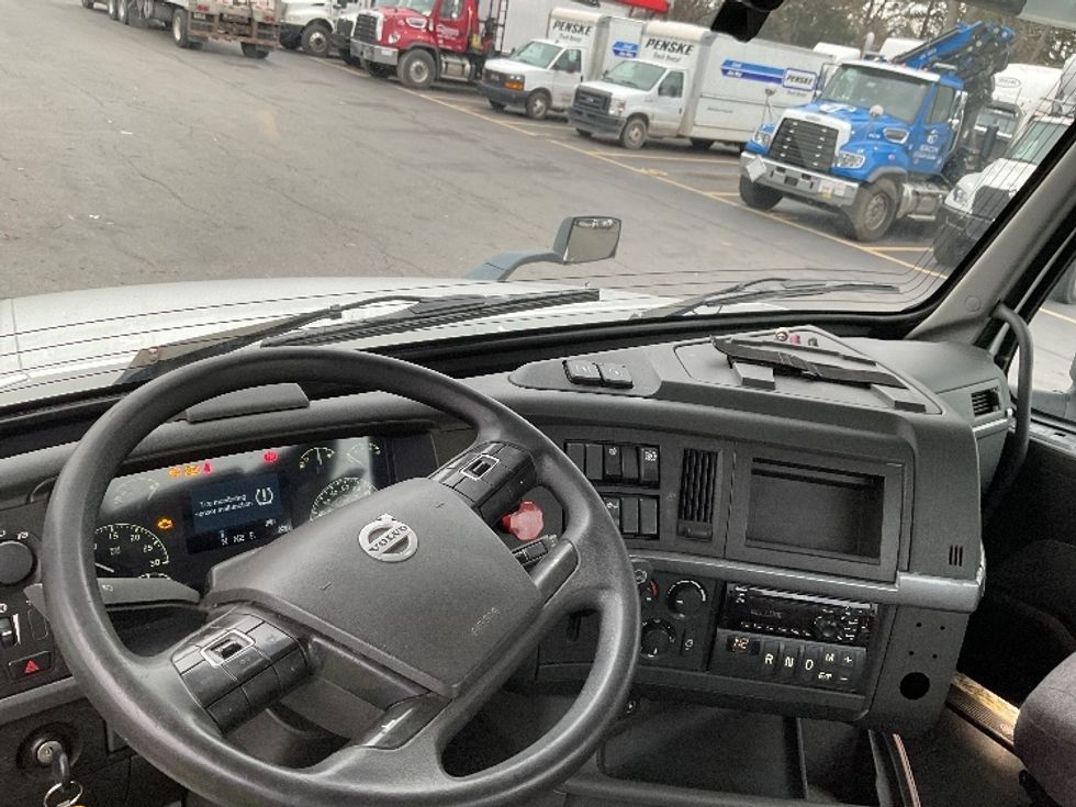 Day Cab Tractor-Heavy Duty Tractors-Volvo-2019-VNL42300-Albany-NY-444,919\n\t\tmiles-$ 24,750 - Image 11