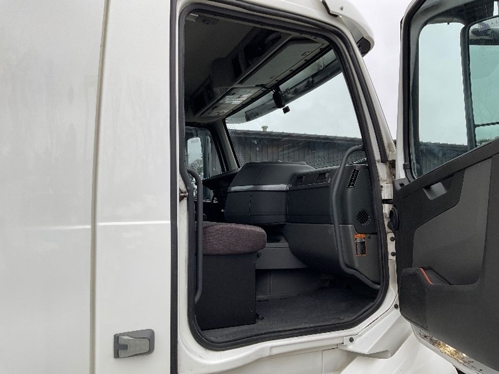 Day Cab Tractor-Heavy Duty Tractors-Volvo-2019-VNL42300-Albany-NY-444,919\n\t\tmiles-$ 24,750 - Image 12