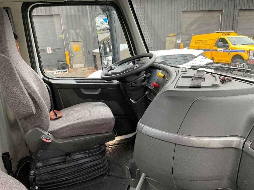 Day Cab Tractor-Heavy Duty Tractors-Volvo-2019-VNL42300-Albany-NY-444,919\n\t\tmiles-$ 24,750 - Image 14
