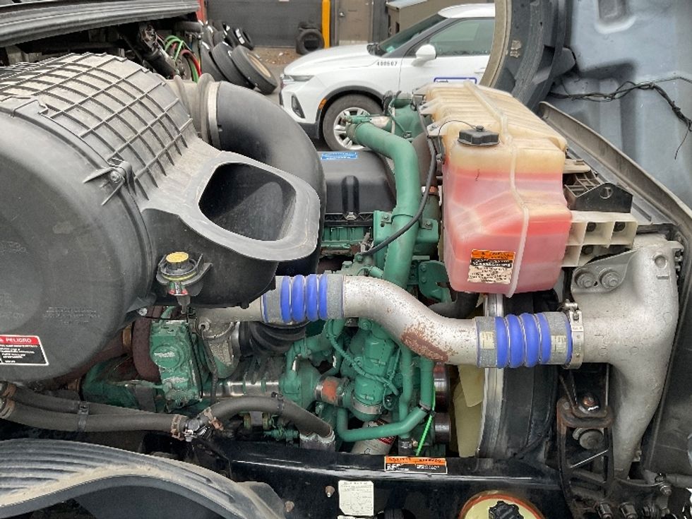 Day Cab Tractor-Heavy Duty Tractors-Volvo-2019-VNL42300-Albany-NY-444,919\n\t\tmiles-$ 24,750 - Image 15