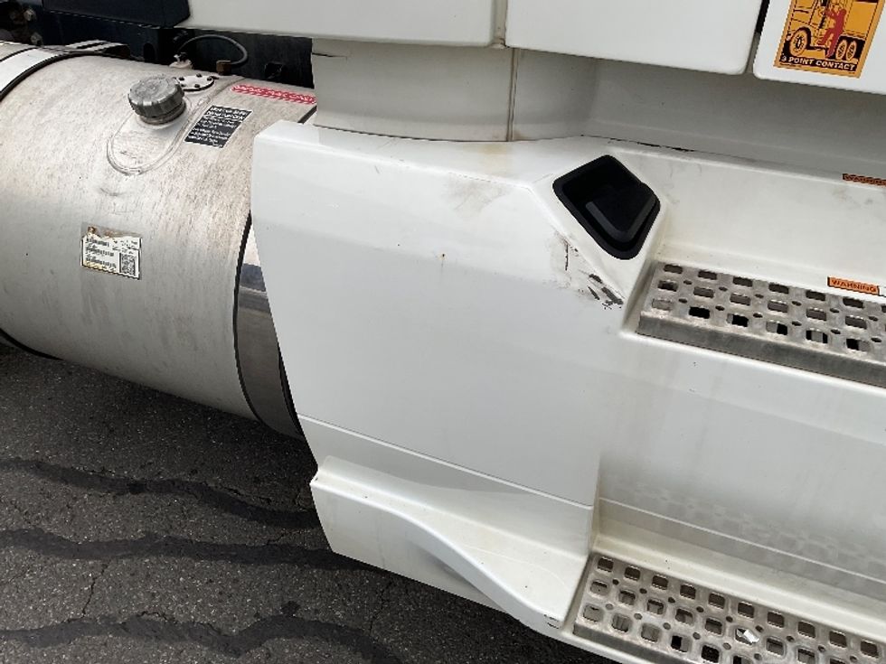 Day Cab Tractor-Heavy Duty Tractors-Volvo-2019-VNL42300-Albany-NY-444,919\n\t\tmiles-$ 24,750 - Image 18