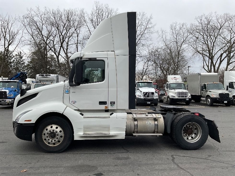 Day Cab Tractor-Heavy Duty Tractors-Volvo-2019-VNL42300-Albany-NY-444,919\n\t\tmiles-$ 24,750 - Image 4