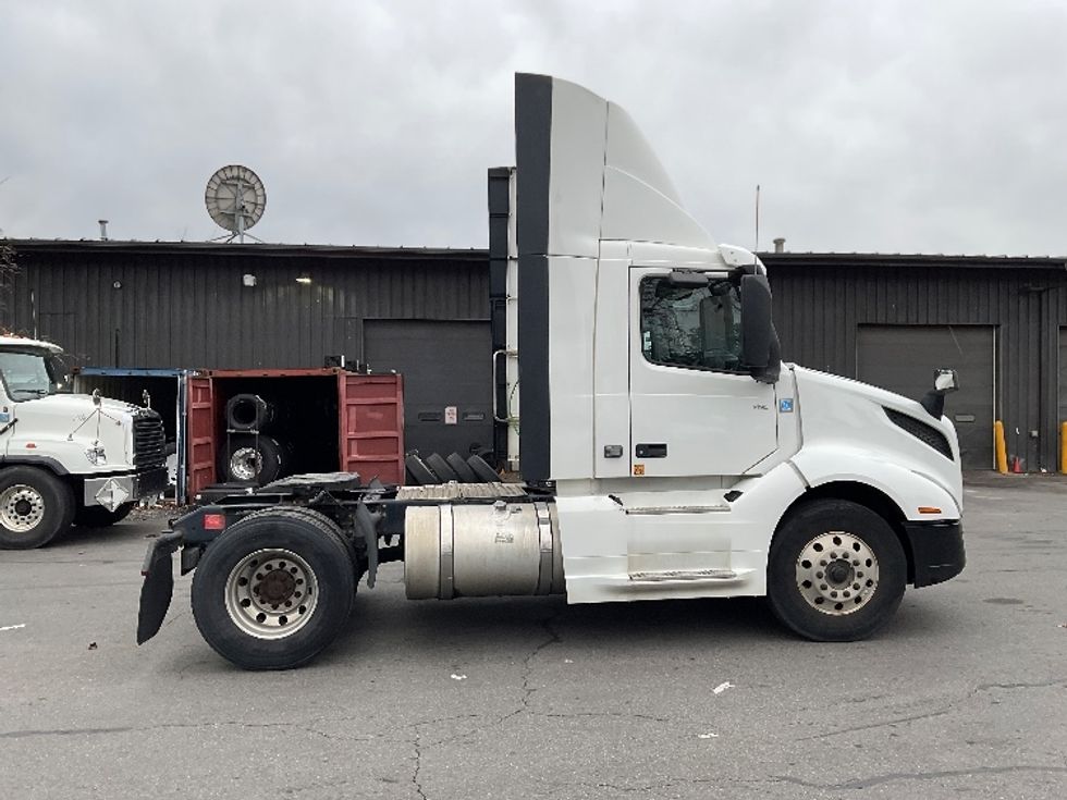 Day Cab Tractor-Heavy Duty Tractors-Volvo-2019-VNL42300-Albany-NY-444,919\n\t\tmiles-$ 24,750 - Image 8
